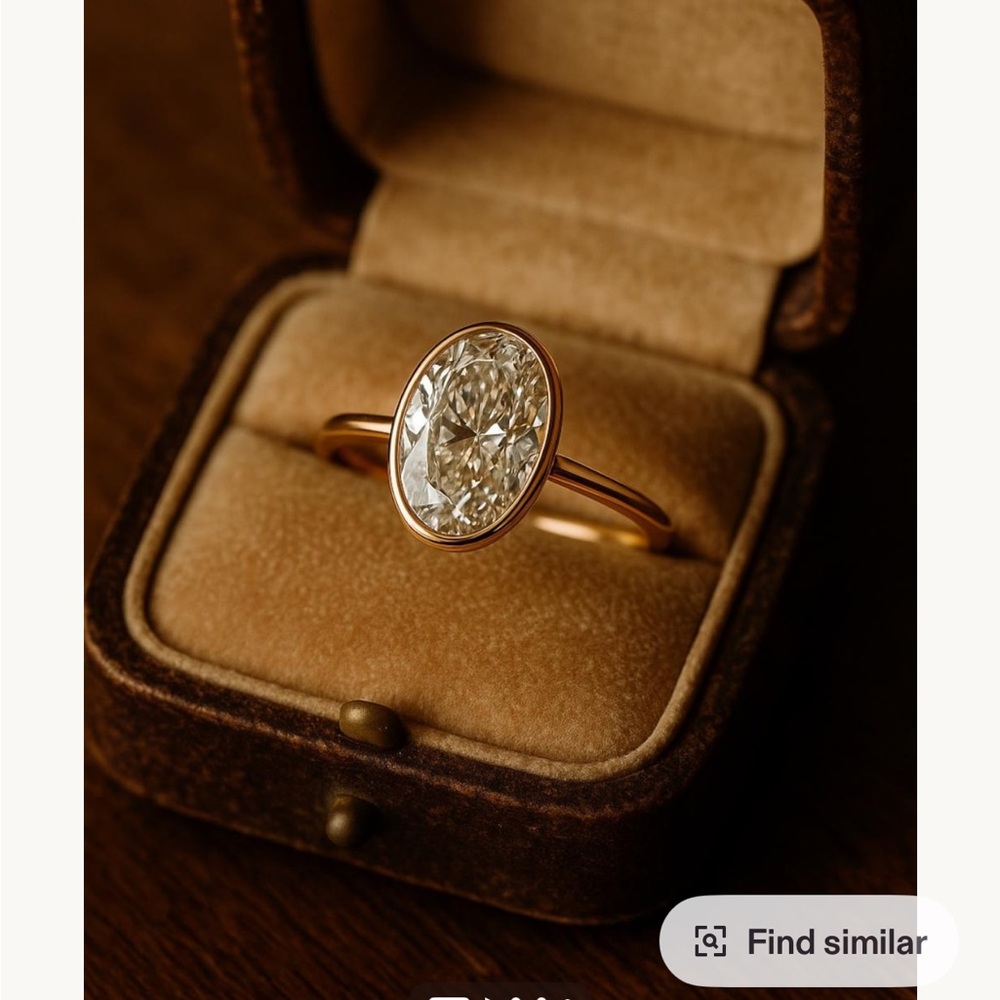 Elegant Gold Oval Diamond Ring